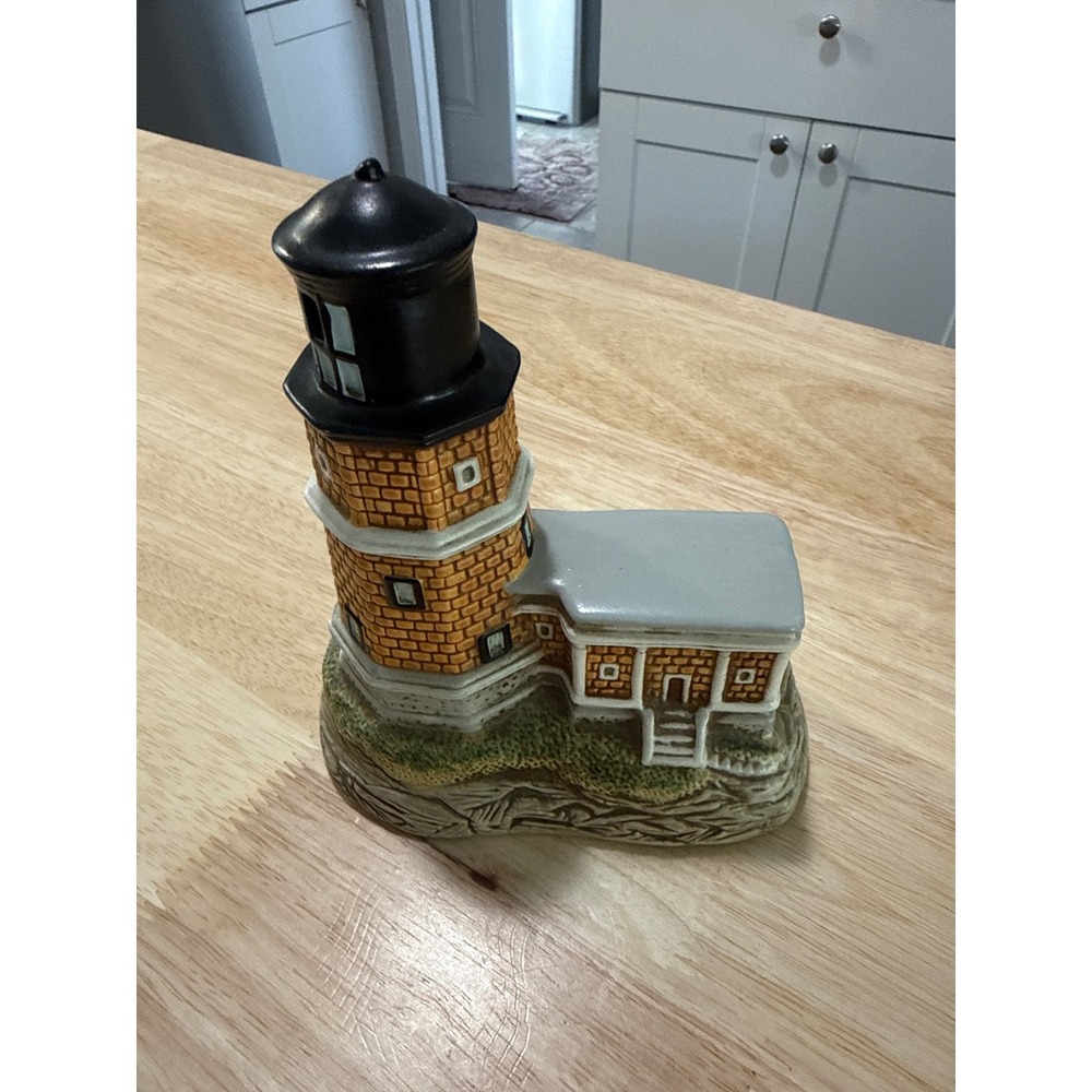 Lefton 1995 Split Rock Lighthouse Music Box 10626 Ebb Tide Hand Painted Figurine